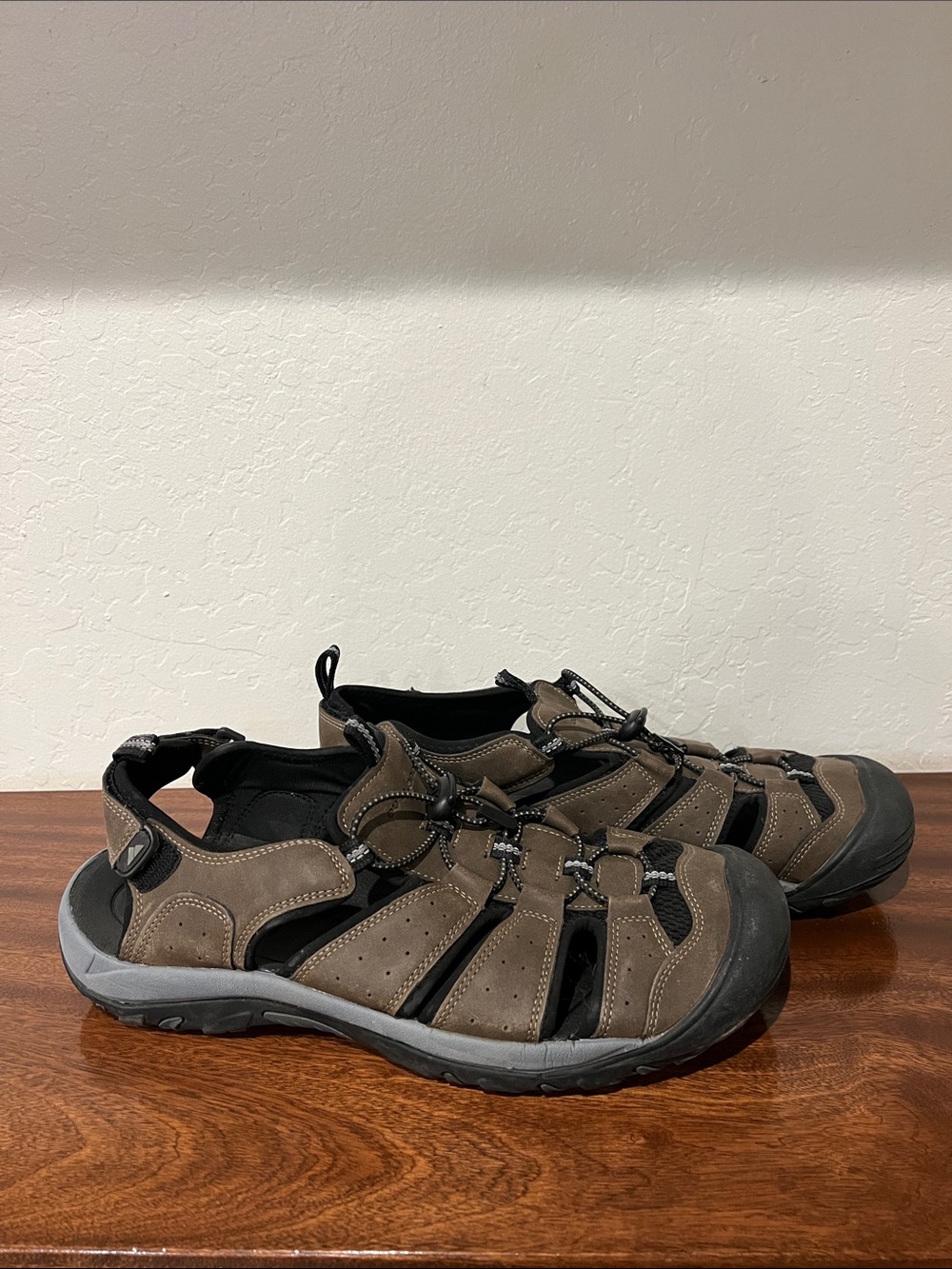 Men's Brown Outdoor Closed-Toe Sandals